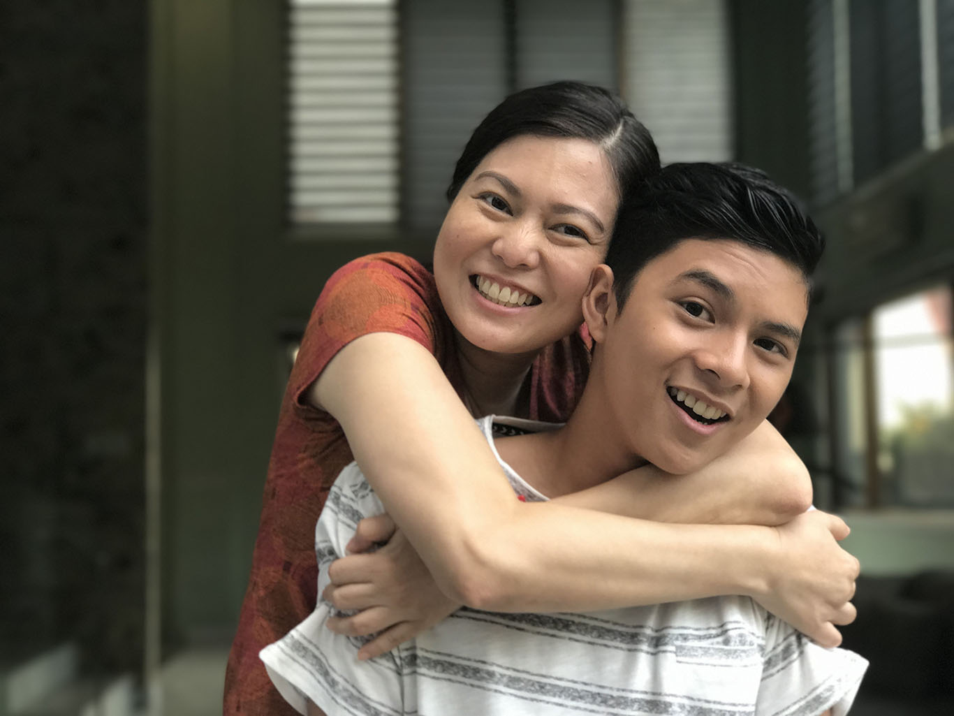 PLDT Home encourages all to #ConnectForReal this Mother’s Day