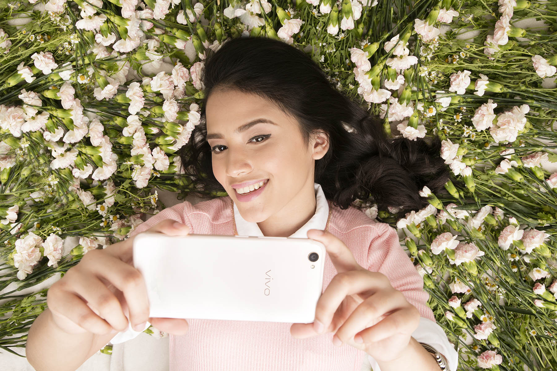 Make that selfies stand out with the Vivo V5s