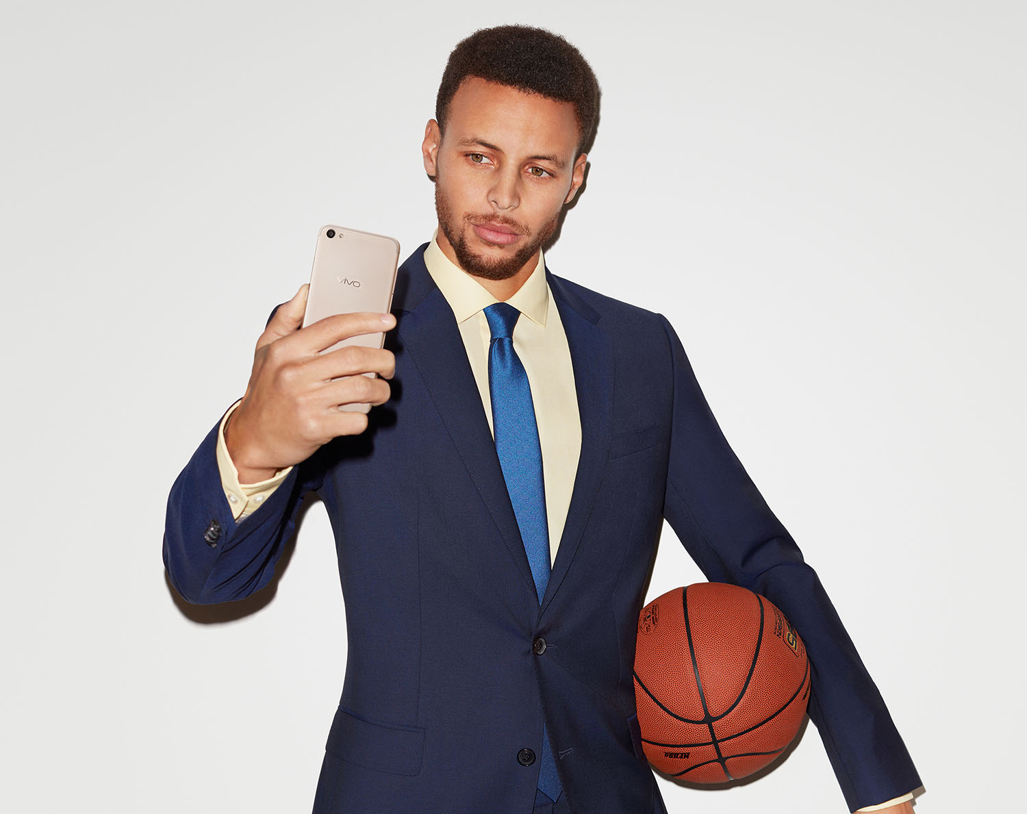 Stephen Curry all praises on the new ‘Groufie’ technology of Vivo V5s