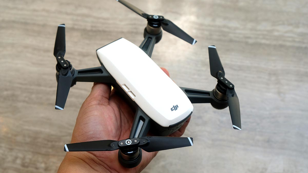 Koncession fest luft DJI Spark: Fun-to-Fly Mini Drone Lets You Capture Moments From the Air -  MegaBites