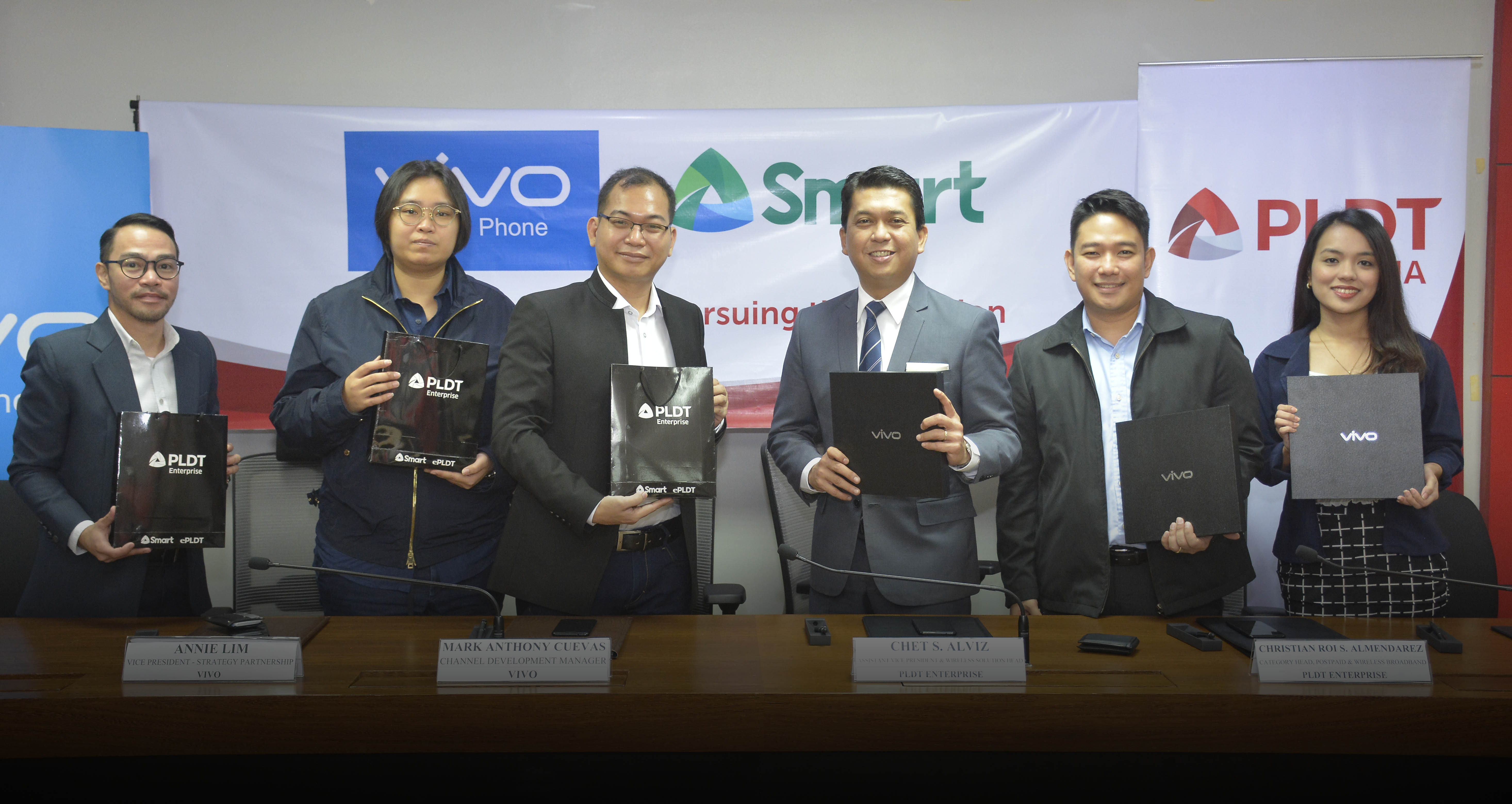 Vivo and Smart forge partnership for unlimited data plan with Vivo X21