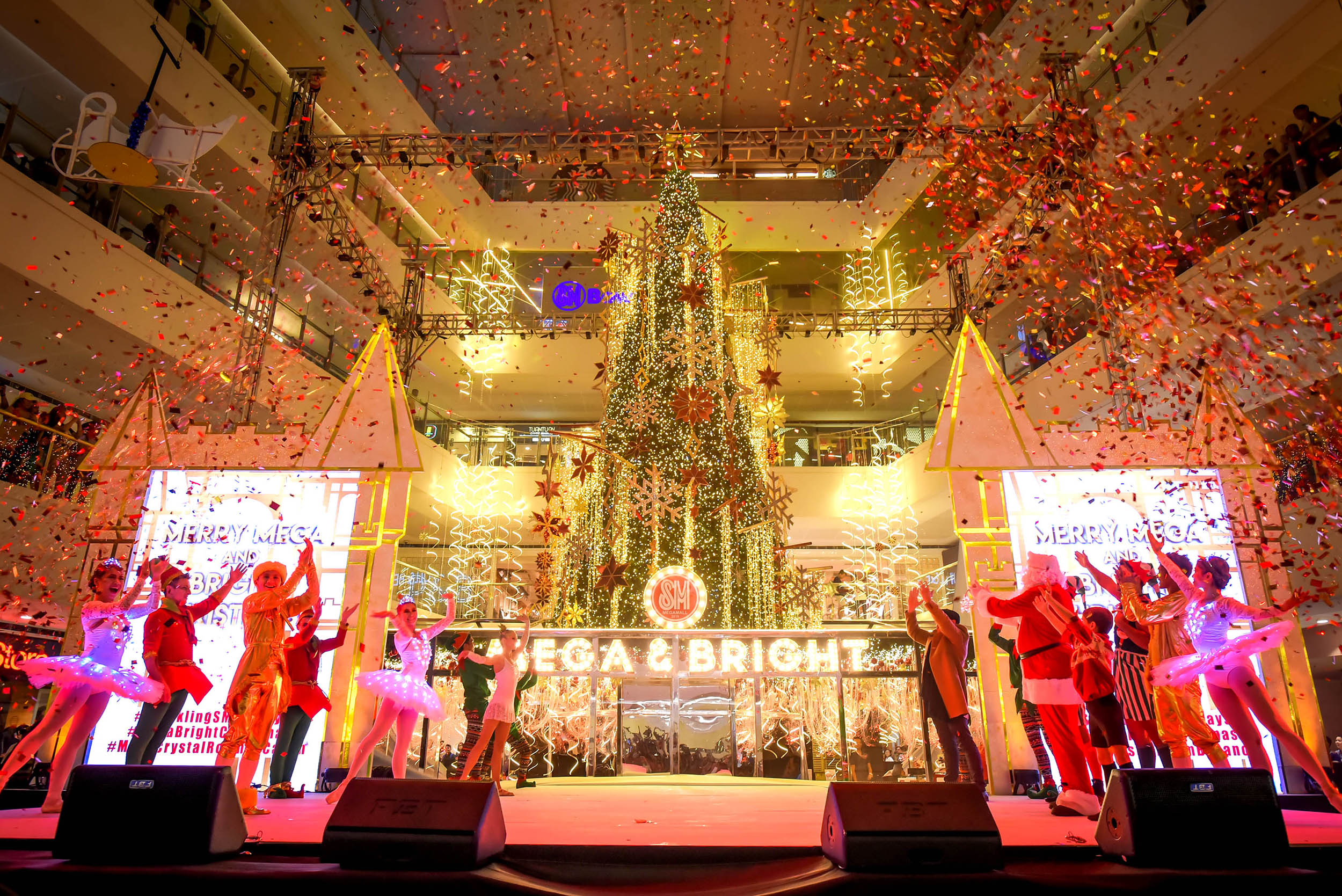 SM Megamall features Santa s Crystal Castle and a 40 feet