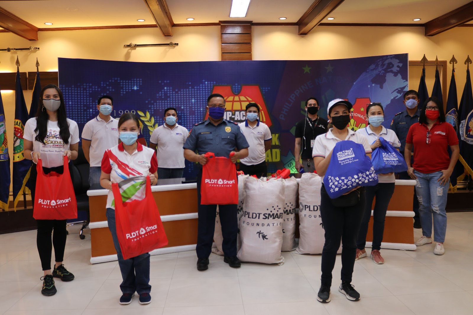PLDT-Smart Foundation donates gorceries and PPE in Pampanga