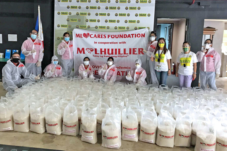 M Lhuillier donates sacks of rice to COVID-19 patients isolated in NOAH Complex
