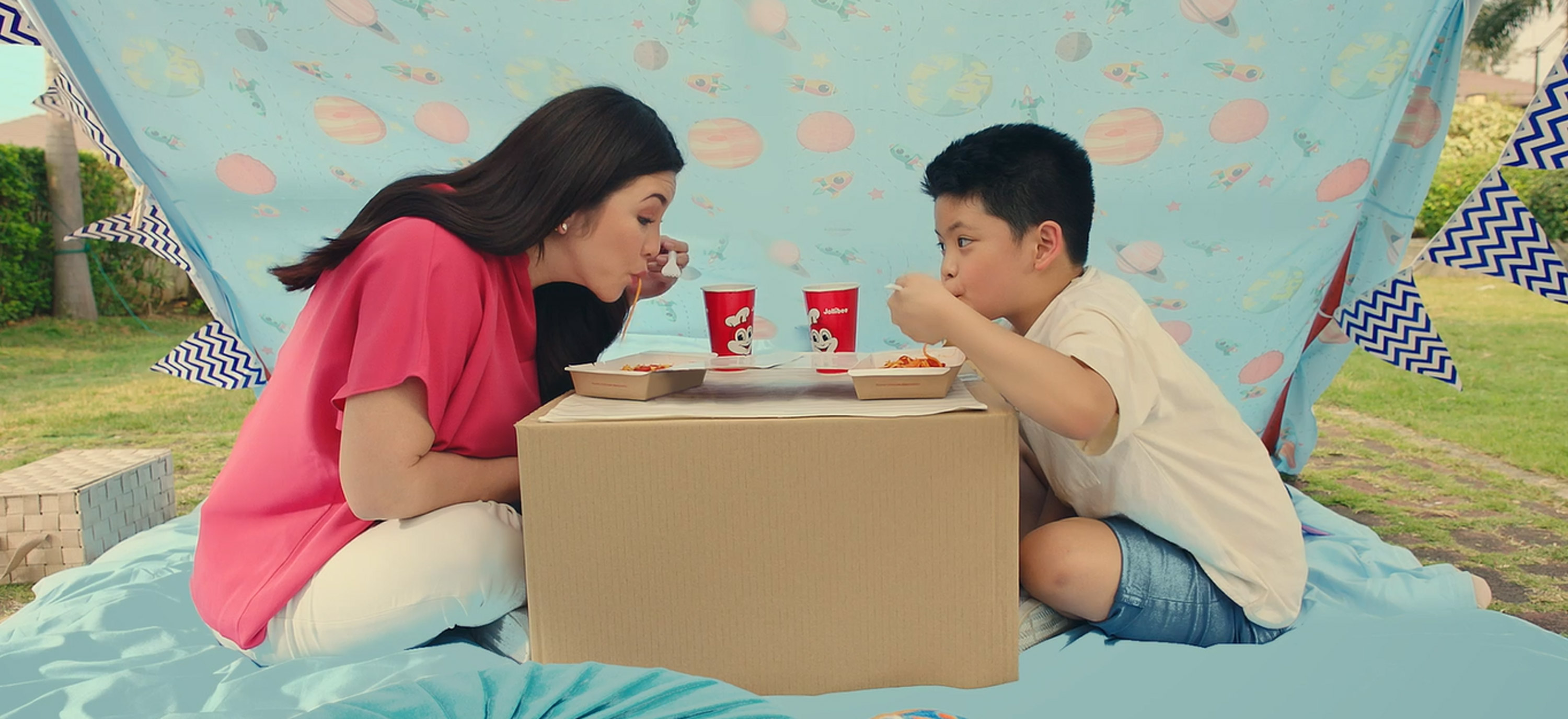 Make bonding extra special just like Regine and Nate Alcasid in this new Jolly Spaghetti Ad