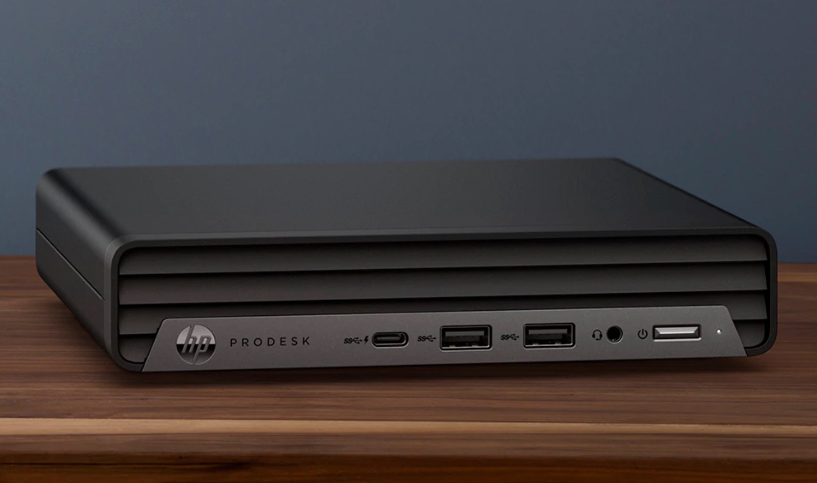 Choose HP desktops to customize your office or home workspace