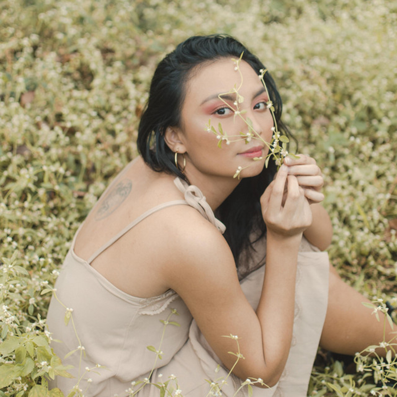 LEAH HALILI SHARES ROMANTIC JOURNEY ON DEBUT SINGLE, FOURTH OF JULY