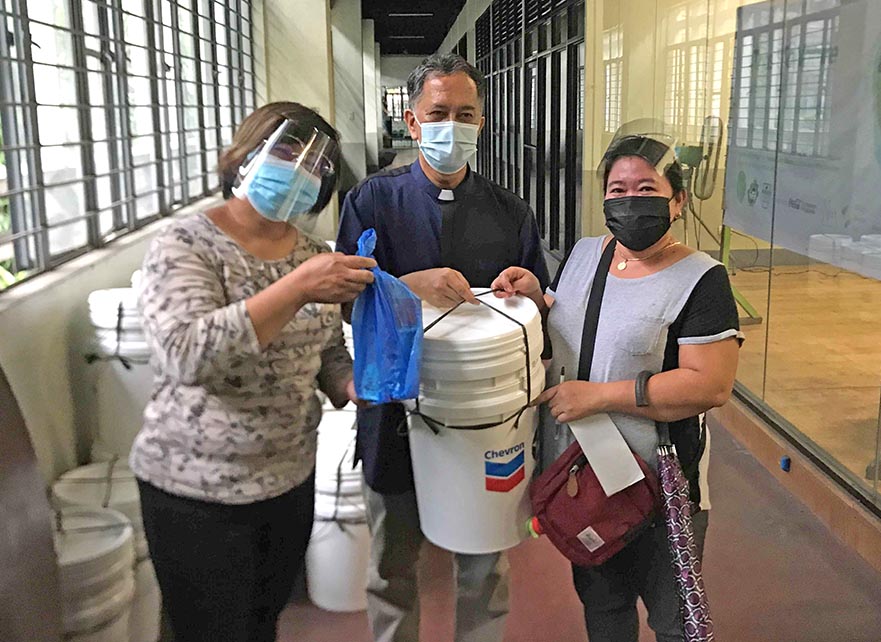Chevron donates Bokashi Pinoy Compost Kits to less fortunate families in Tondo, Manila
