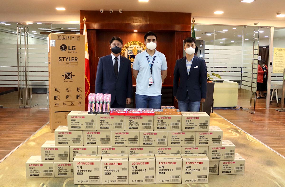 LG donates LG Styler, Wearable Air Purifiers and Hygiene Kits to Pasig City Government