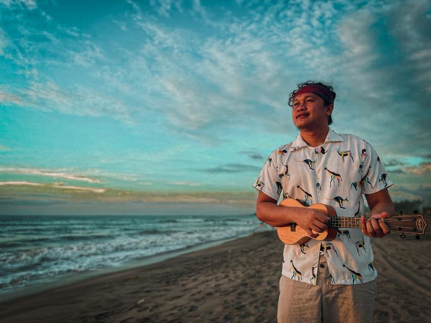 Filipino folk-reggae artist JAPPH captures the groove of surf town life on “I Will” music video