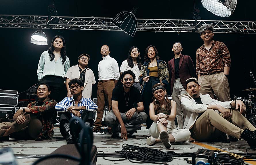 Ben&Ben and Pamungkas team up for the performance video of “Stand By You”