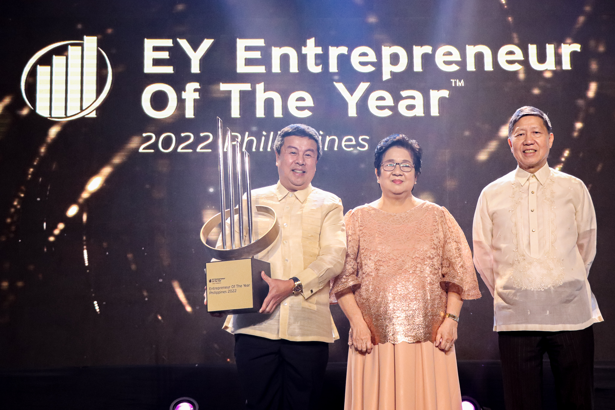 Converge CEO Dennis Anthony Uy is EY Entrepreneur of the Year 2022