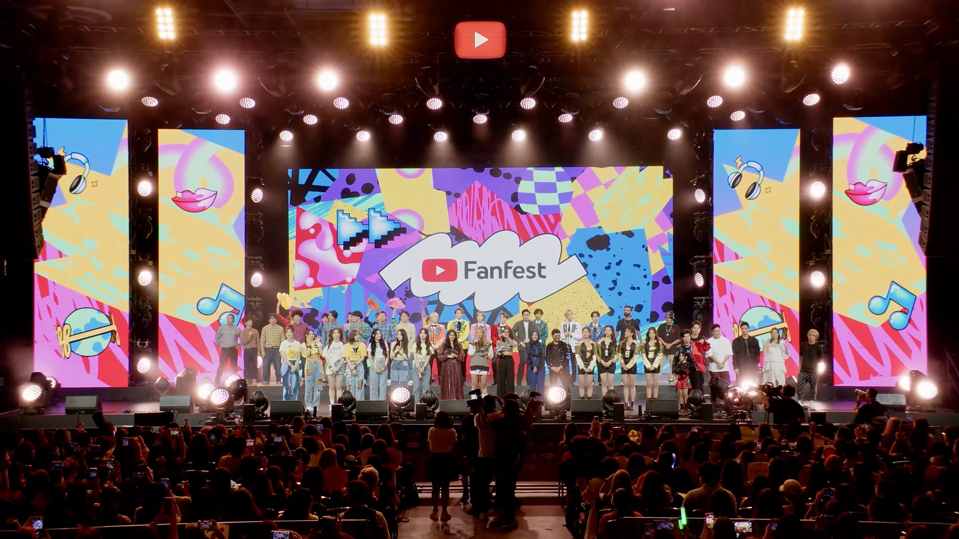 Filipino YouTubers join APAC’s biggest content creators on stage  for YouTube FanFest’s 10th anniversary