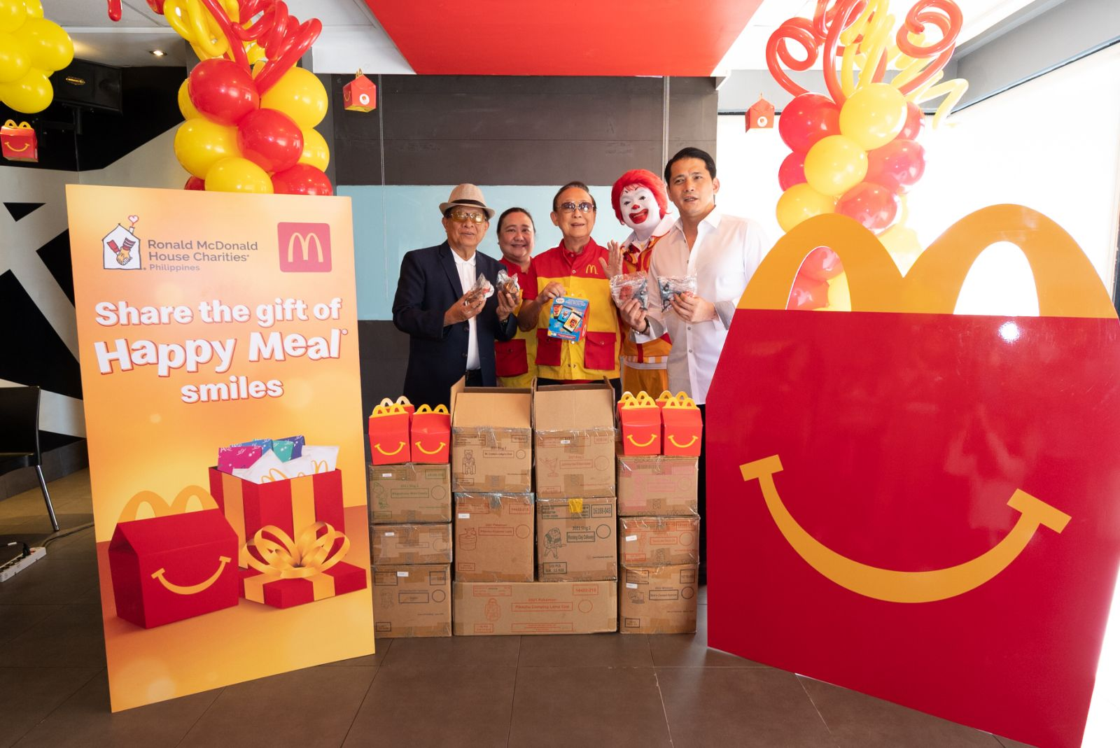 McDonald’s Shares the Light this Christmas by giving back
