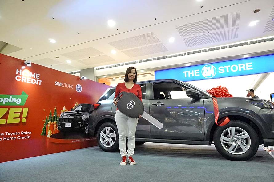 Home Credit, SM Store award brand new Toyota Raize to lucky winner of Holiday Shopping cRAIZE!