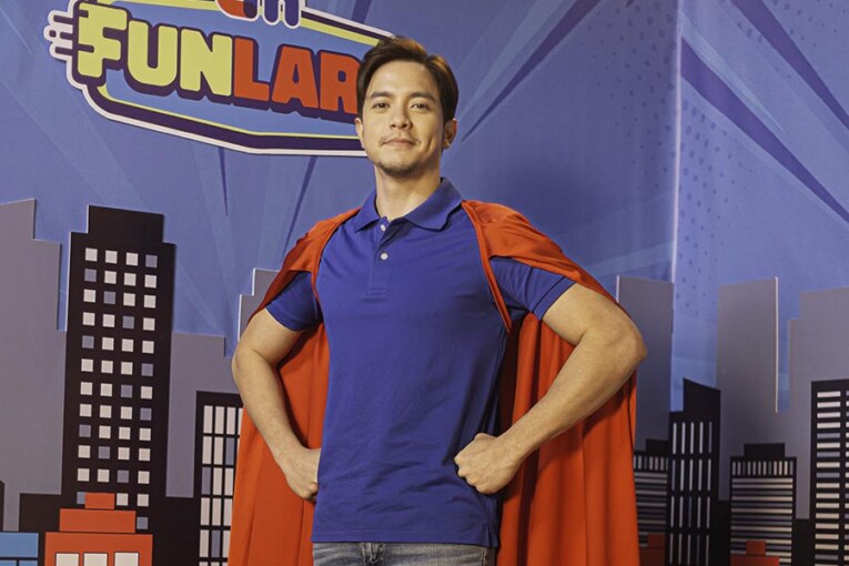 Alden Richards takes on new superhero role, The Extendable;  uses PAWER TO EXTEND in mobile gaming!