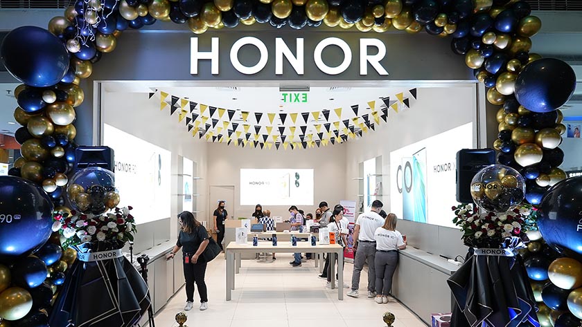 10th HONOR Experience Store opens in SM Mall of Asia