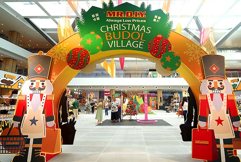 MR.DIY Unveils Captivating Christmas ‘Budol’ Village at Ayala Malls One Ayala