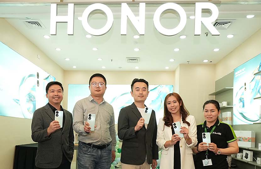 HONOR Experience Store in SM City Dasmariñas opens along with the Limited-edition HONOR 90 5G Peacock Blue