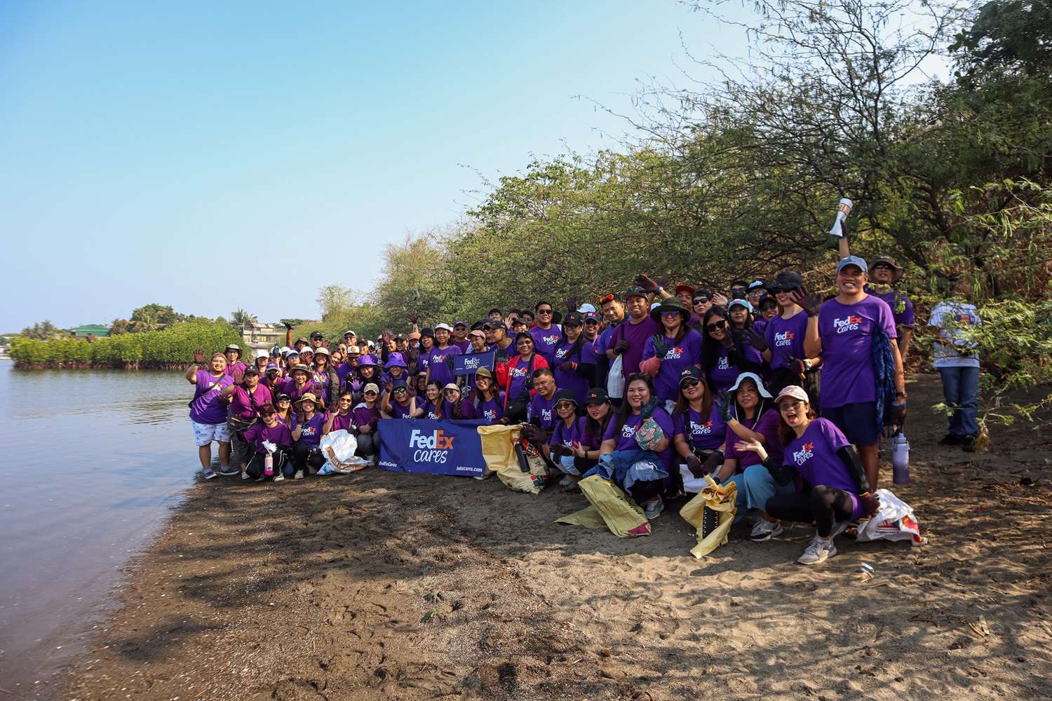 FedEx Volunteers Help Create a Better World  through Clean-Up Efforts